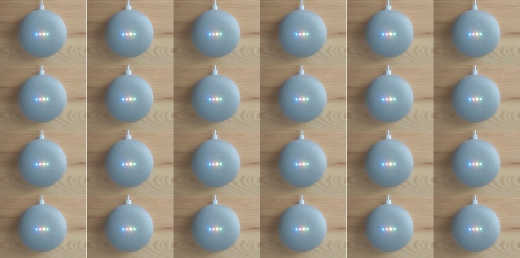 google home mini en vista cenital repetido formando un patrón